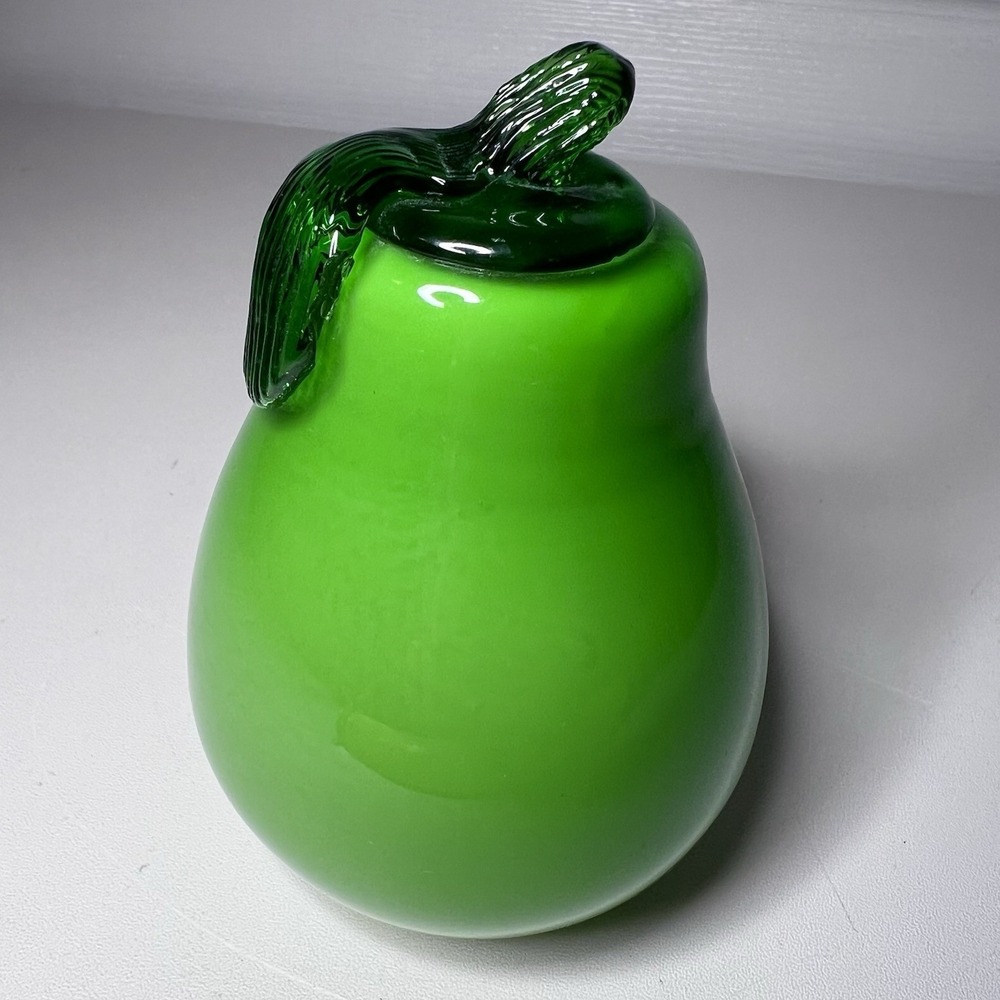 Hand-Blown Art Glass Green Pear Fruit‎ Figure Decoration 4"